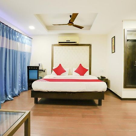 Oyo Hotel Dash Vadodara Luaran gambar