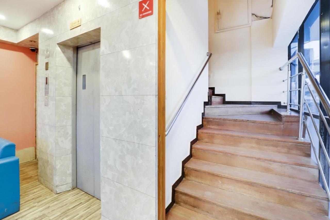 Oyo Hotel Dash Vadodara Luaran gambar