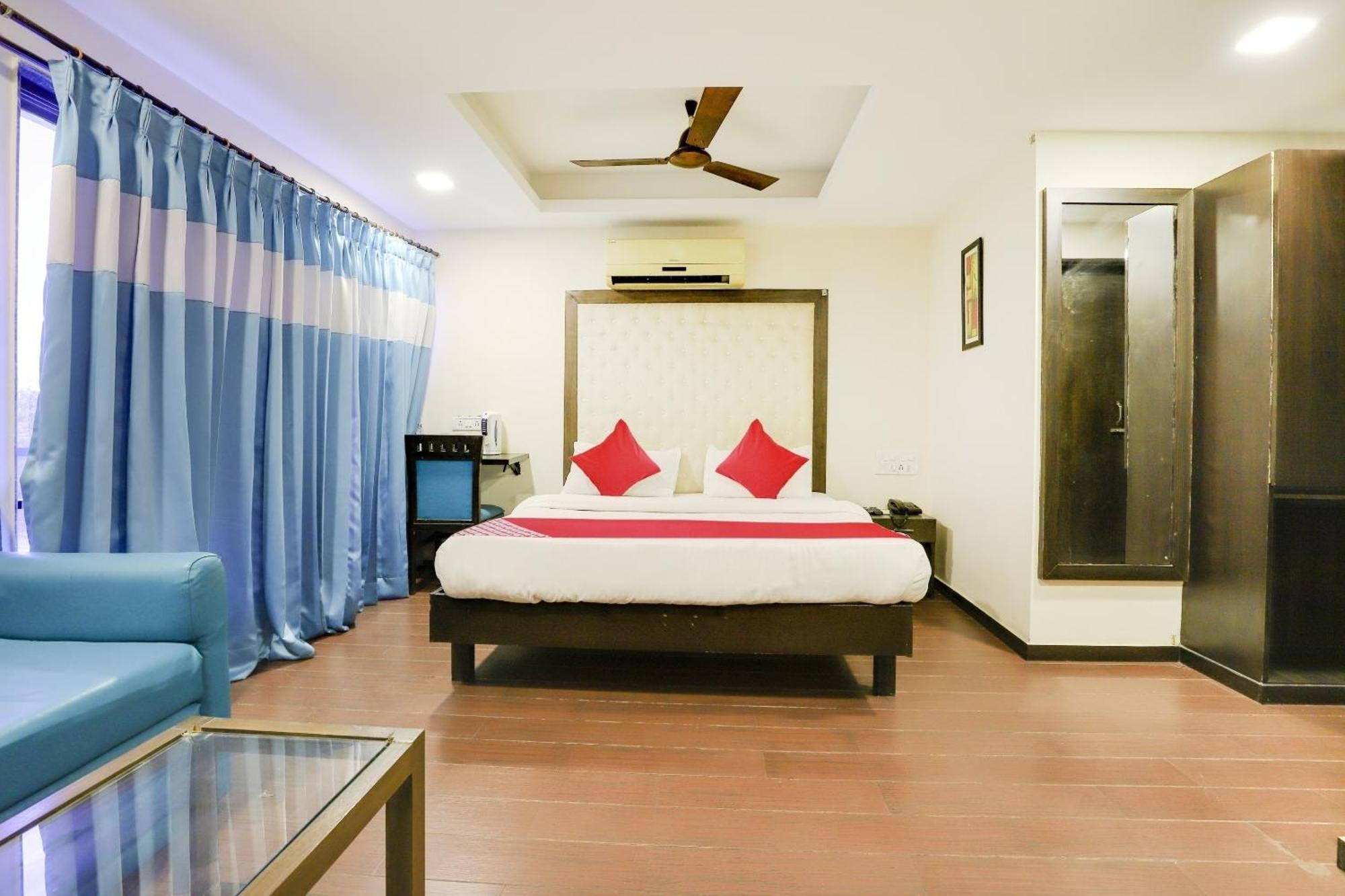 Oyo Hotel Dash Vadodara Luaran gambar