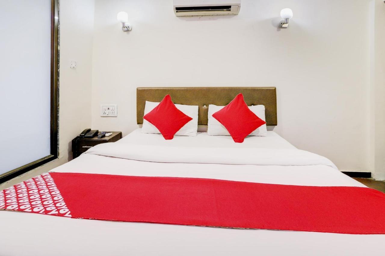 Oyo Hotel Dash Vadodara Luaran gambar