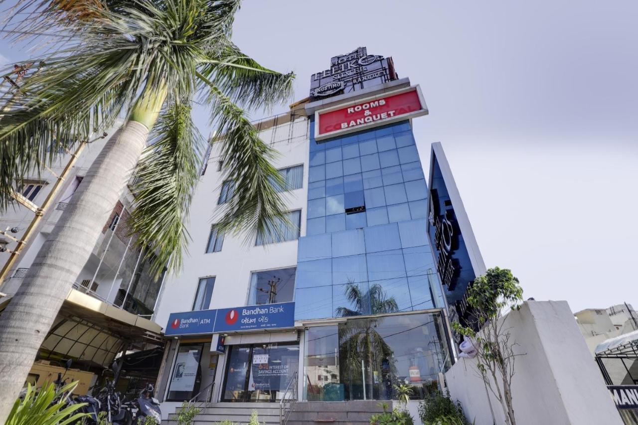 Oyo Hotel Dash Vadodara Luaran gambar