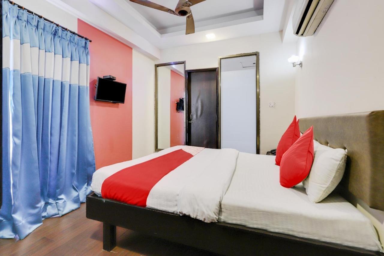 Oyo Hotel Dash Vadodara Luaran gambar