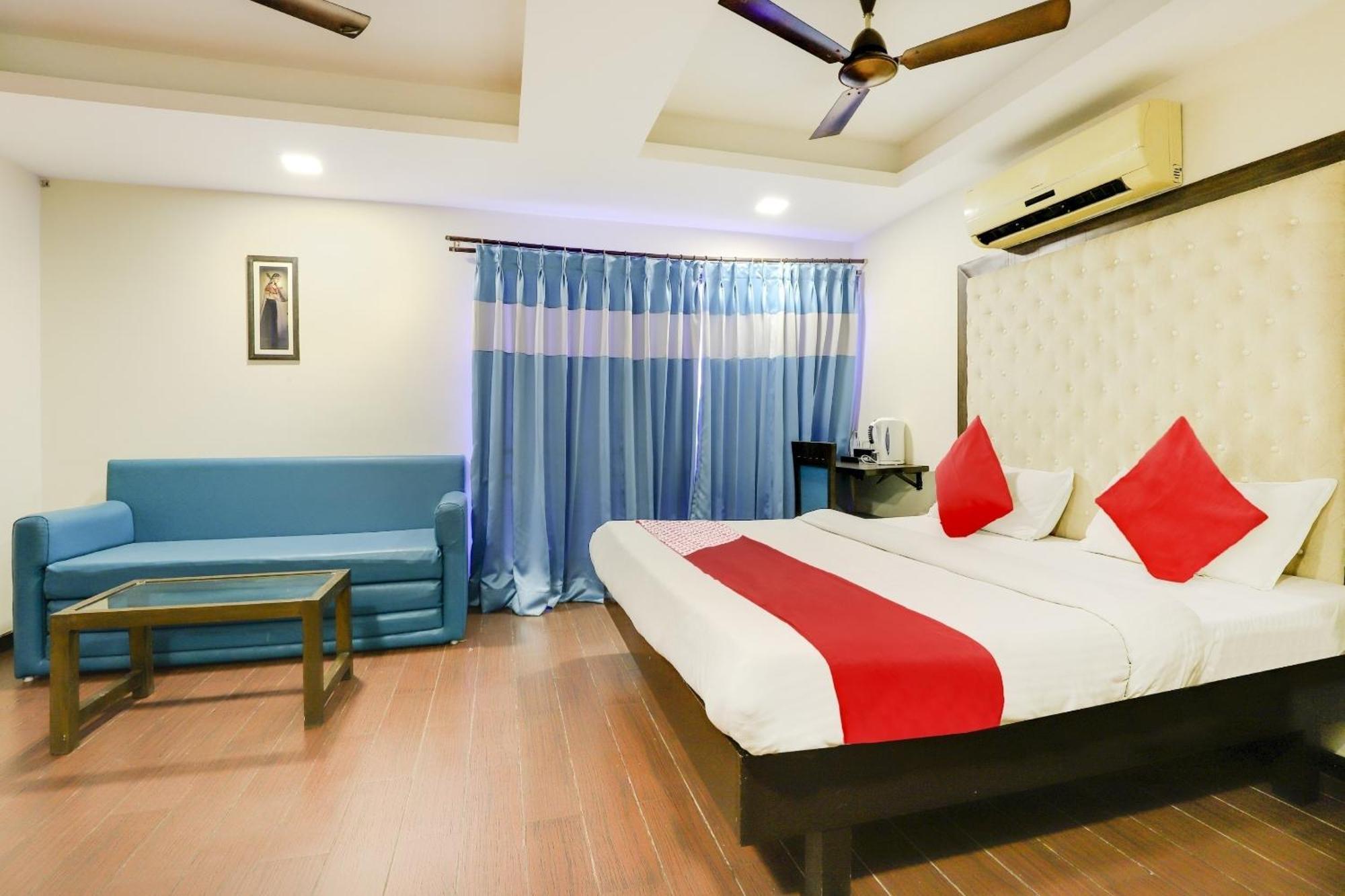 Oyo Hotel Dash Vadodara Luaran gambar