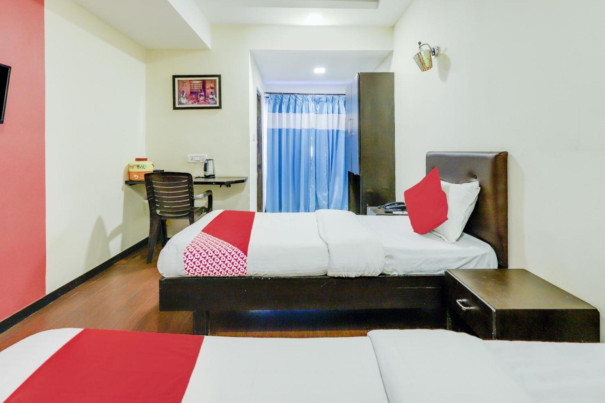 Oyo Hotel Dash Vadodara Luaran gambar