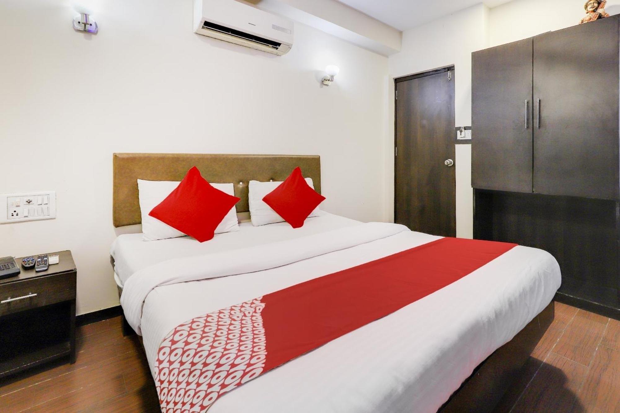 Oyo Hotel Dash Vadodara Luaran gambar