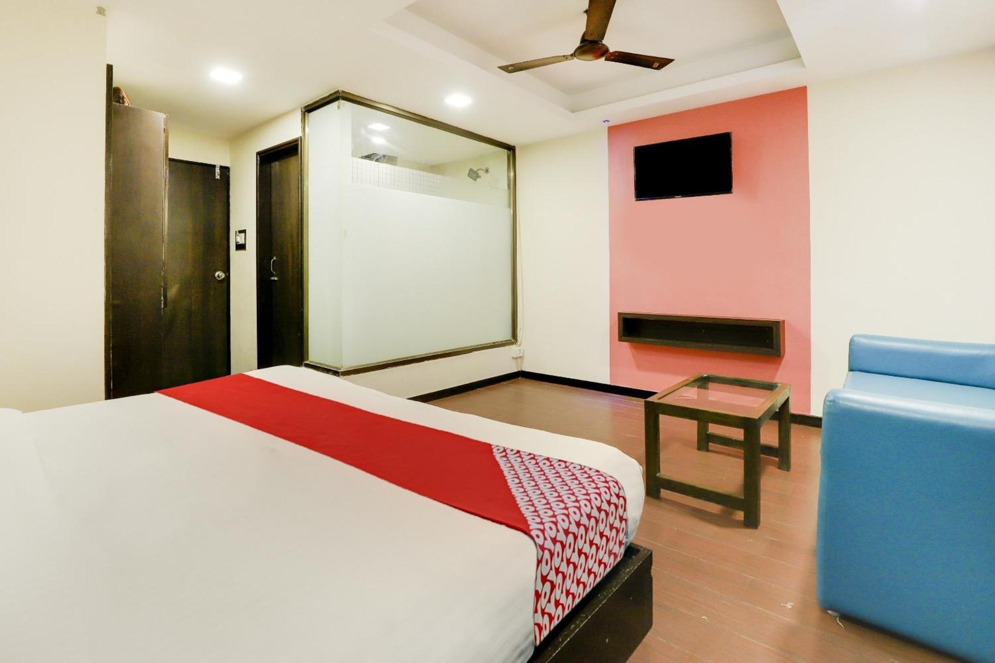 Oyo Hotel Dash Vadodara Luaran gambar