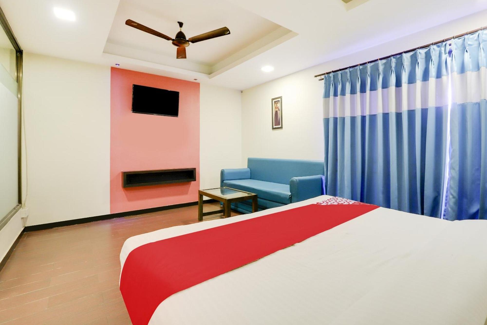 Oyo Hotel Dash Vadodara Luaran gambar