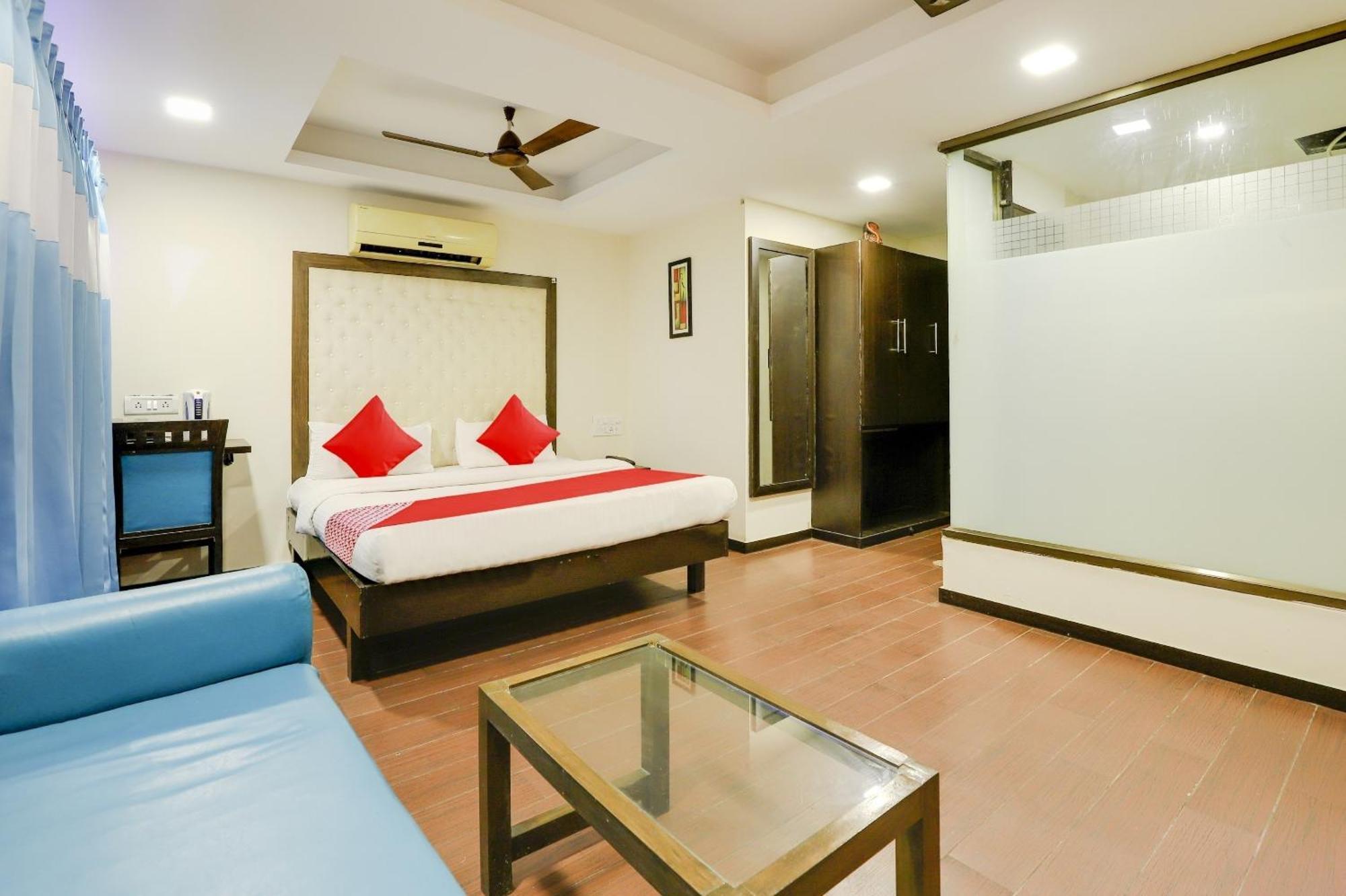 Oyo Hotel Dash Vadodara Luaran gambar